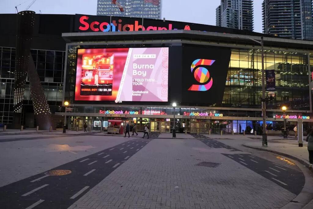 Cn Lovers Toronto Esterno foto